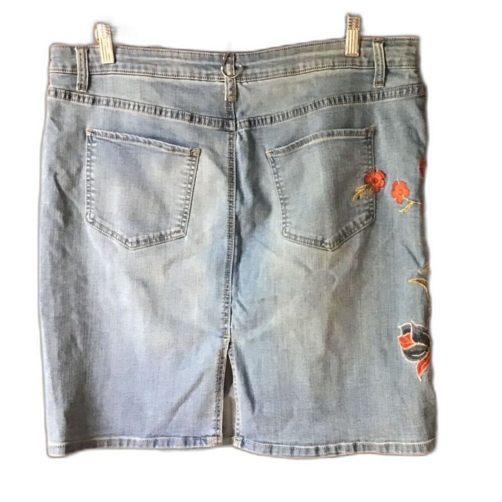 Westport Faded Blue Denim Skirt Size 16 Embroidered Floral Coastal Cowgirl - Picture 2 of 9